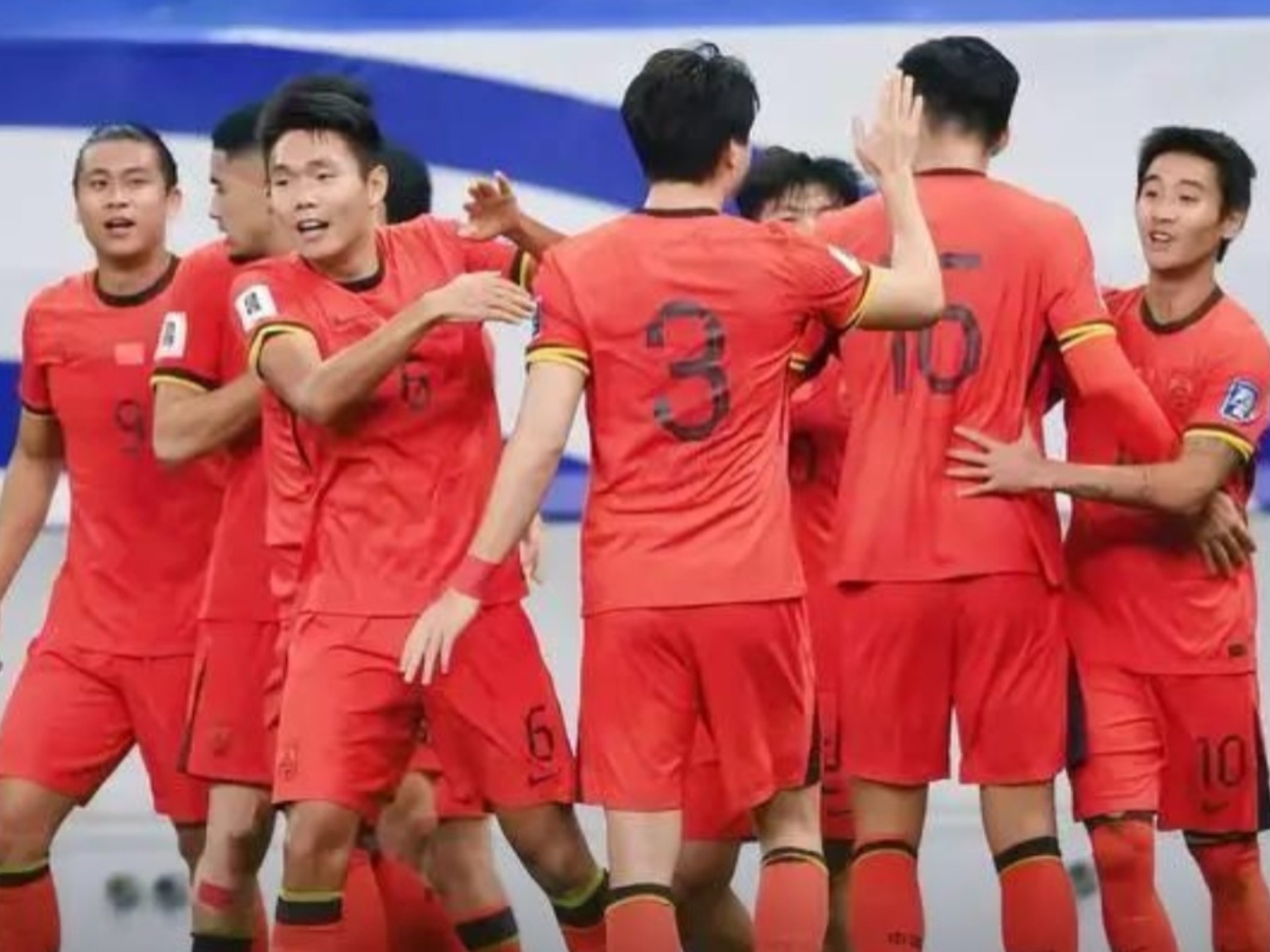 在球场上满 在球场上满